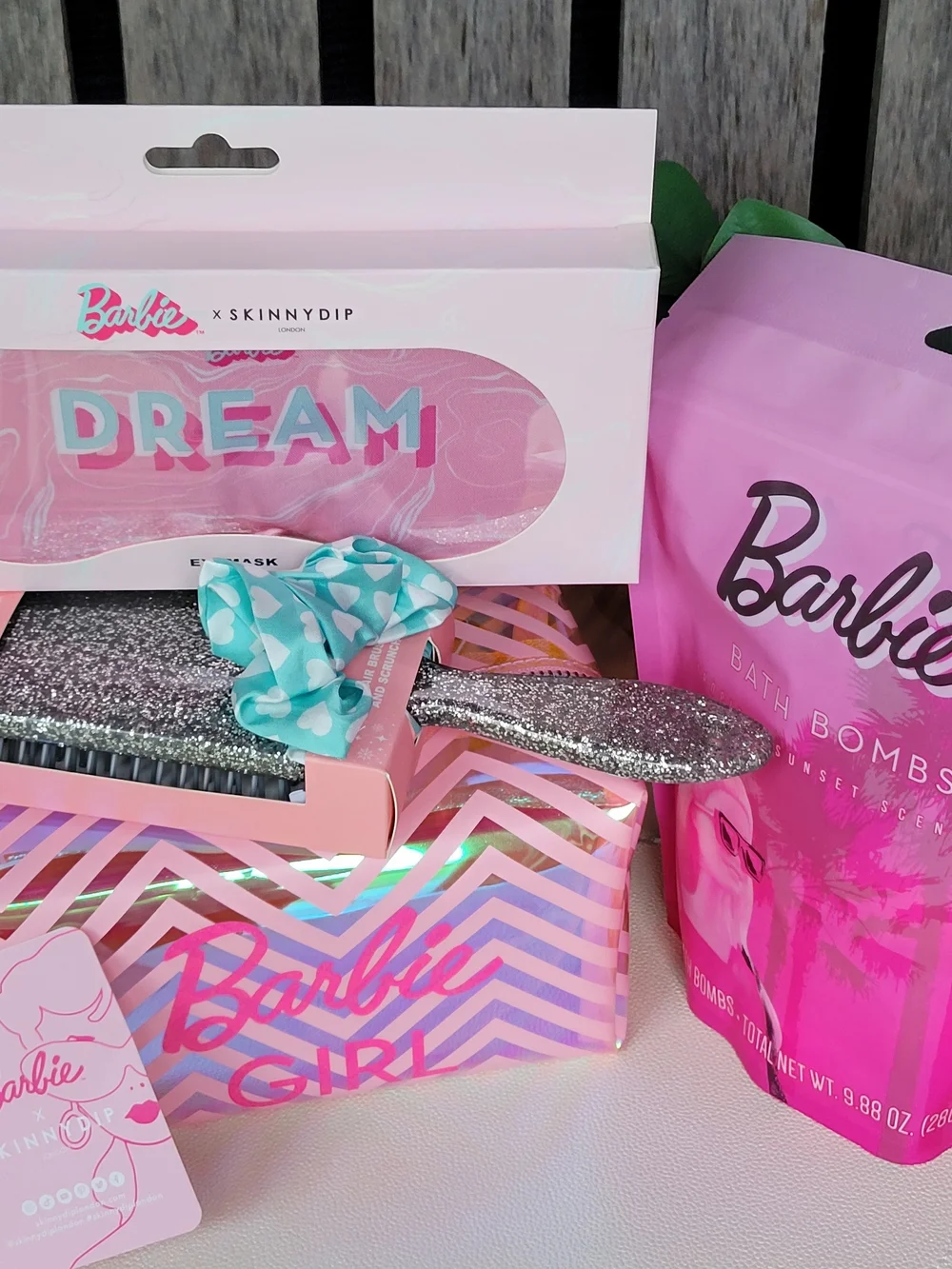 Barbie Skinnydip London : Steamers, Eyemask, Zip Pouch, Hair Brush & Scuunci